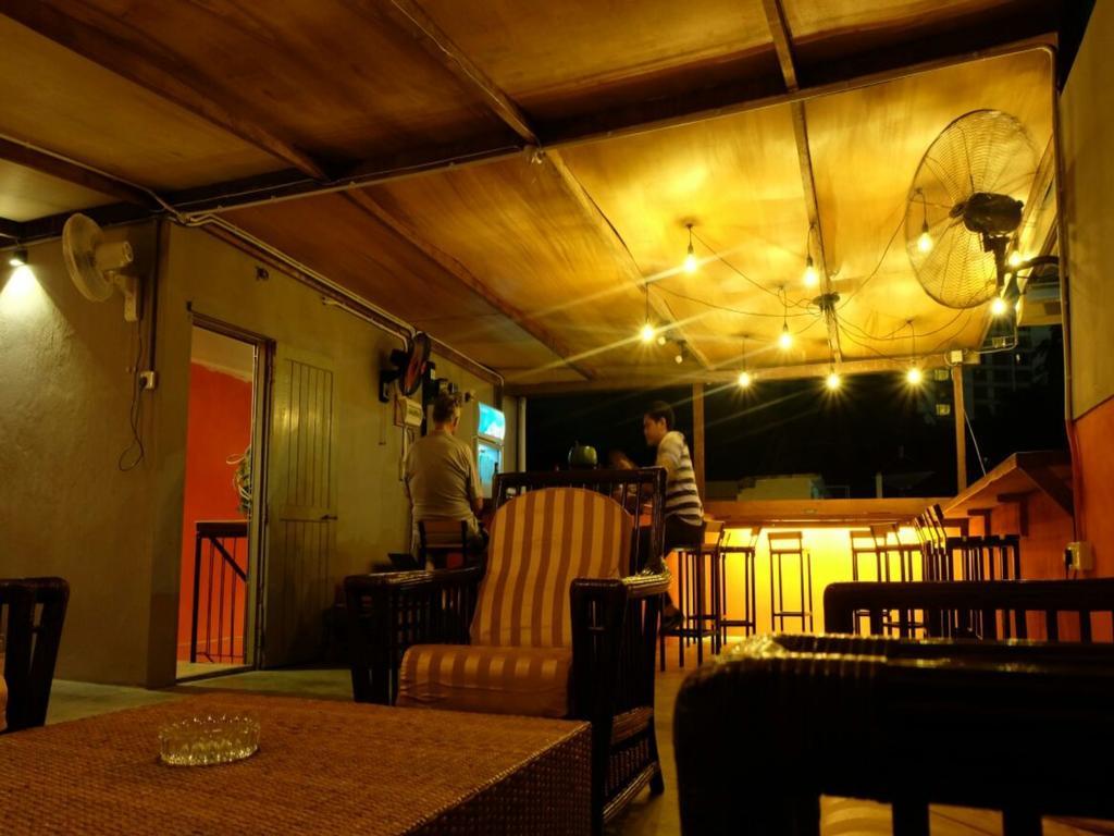Gibbon Guesthouse Kuching Exterior photo