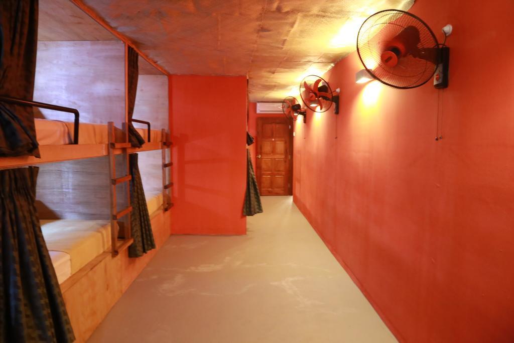 Gibbon Guesthouse Kuching Room photo