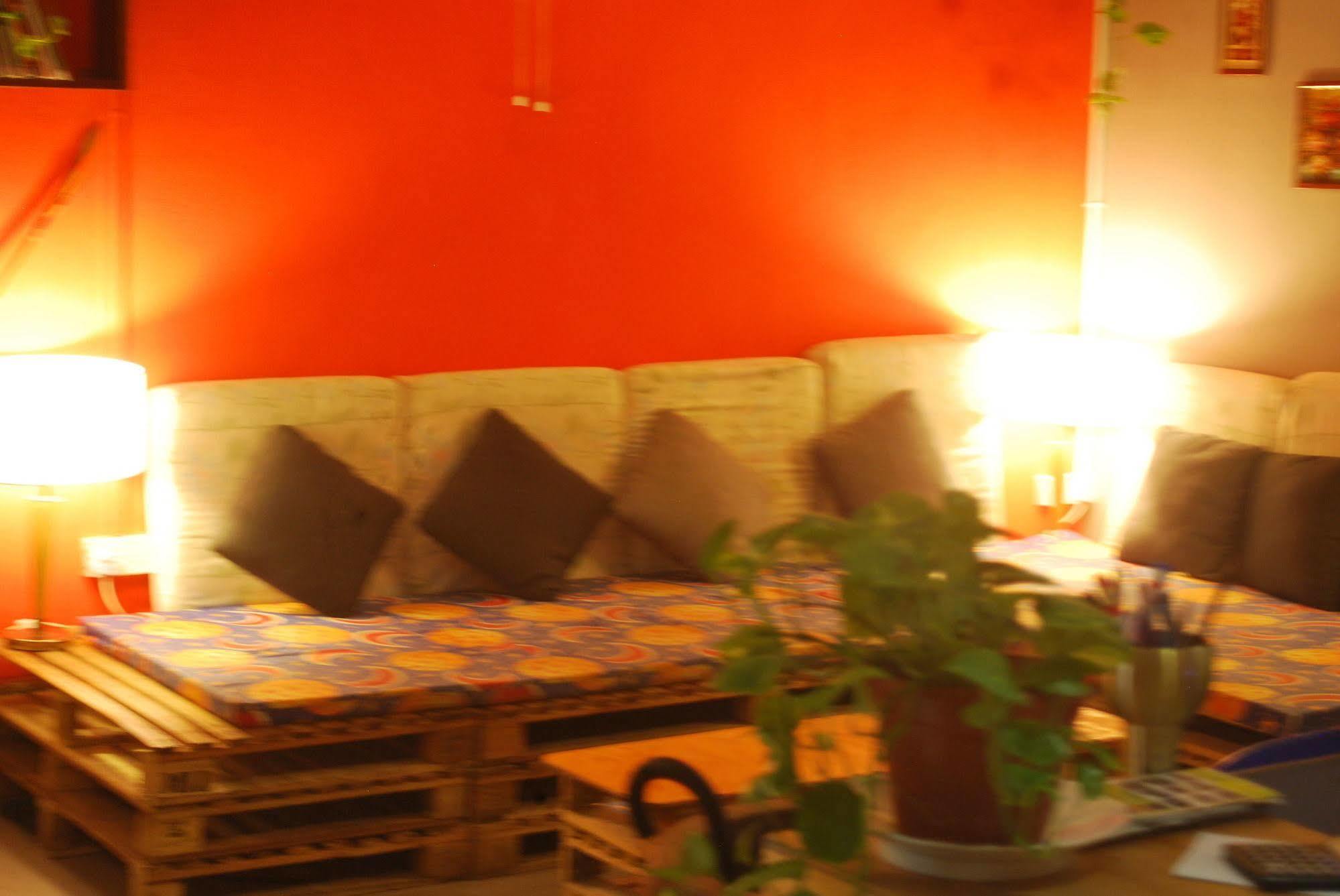 Gibbon Guesthouse Kuching Exterior photo
